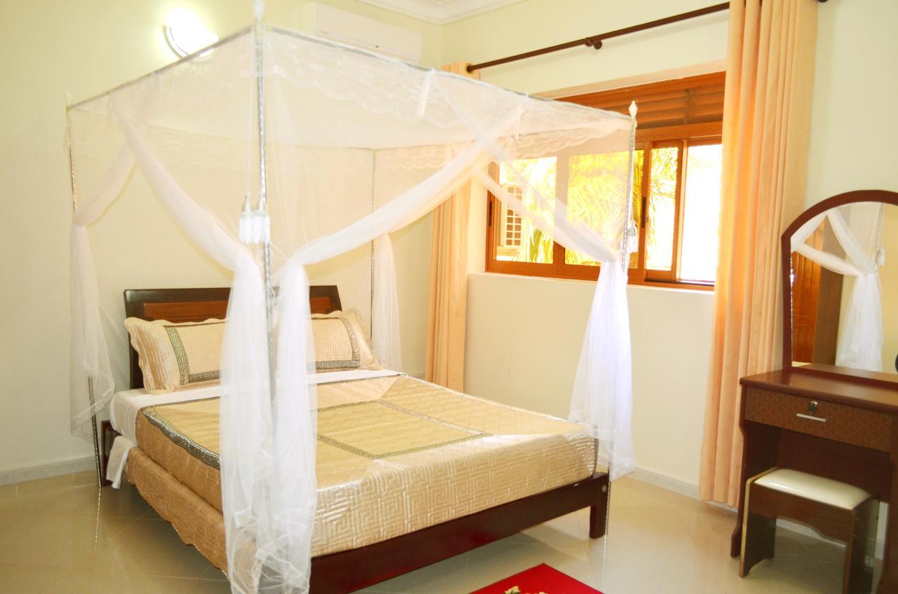 The Palms Beach Hotel And Restaurant Limited Entebbe Exterior foto