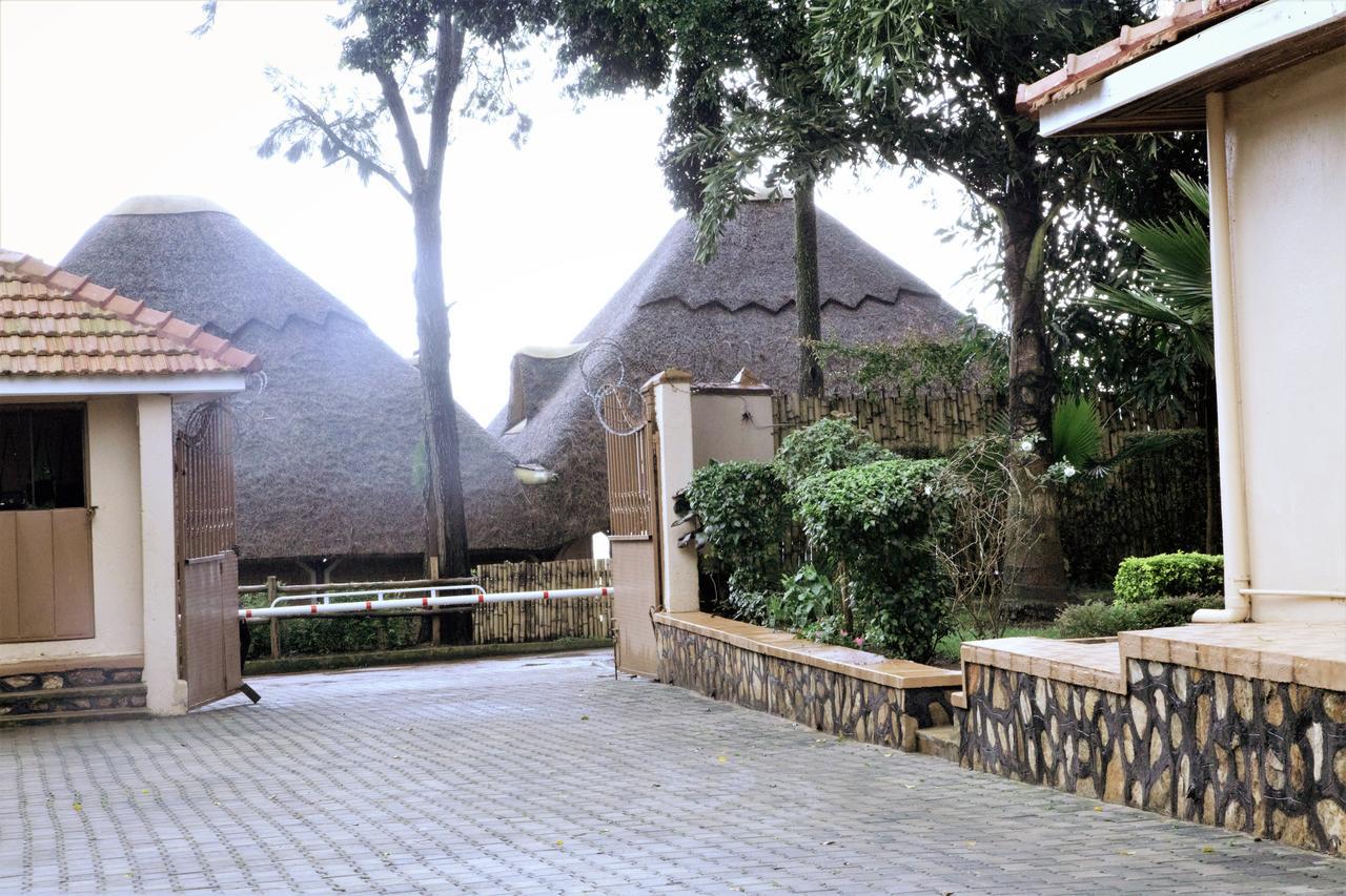 The Palms Beach Hotel And Restaurant Limited Entebbe Exterior foto